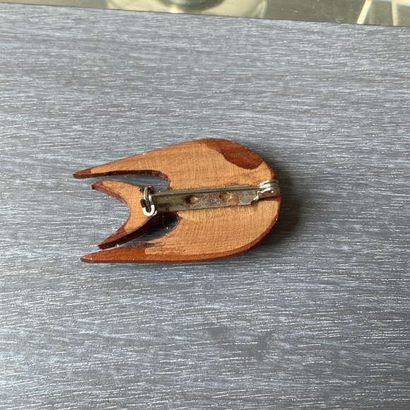 {Vintage} Hand Carved Wooden Angel Fish Pin - Picture 2 of 2